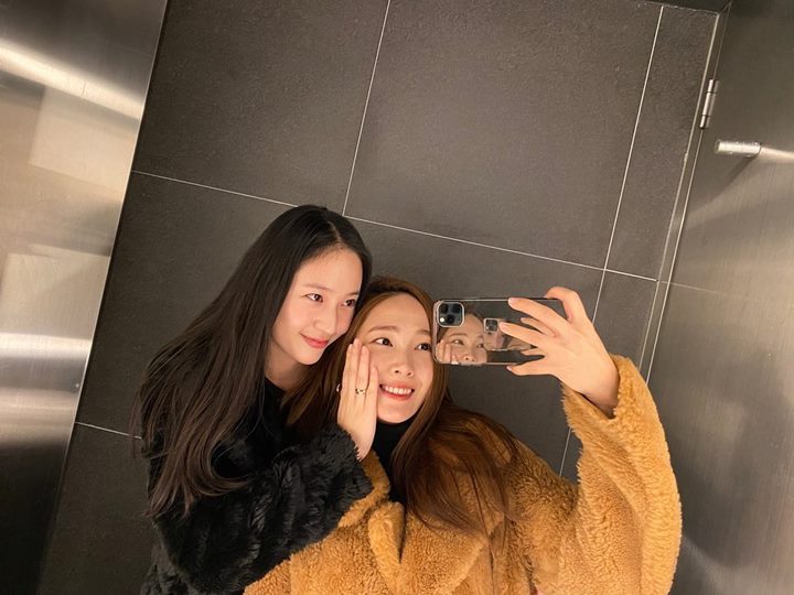 Imut Saat <i>Selfie Mirror</i>