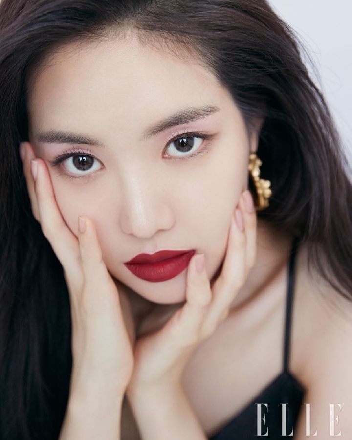 <i>Stand Out</i> Dengan <i>Make Up Bold</i>