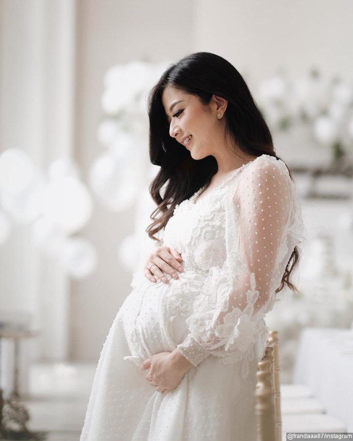 Pamer <i>Baby Bump</i>