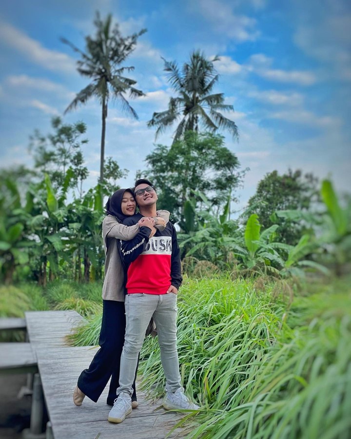  Suka <i>Ngedate</i> Di Alam