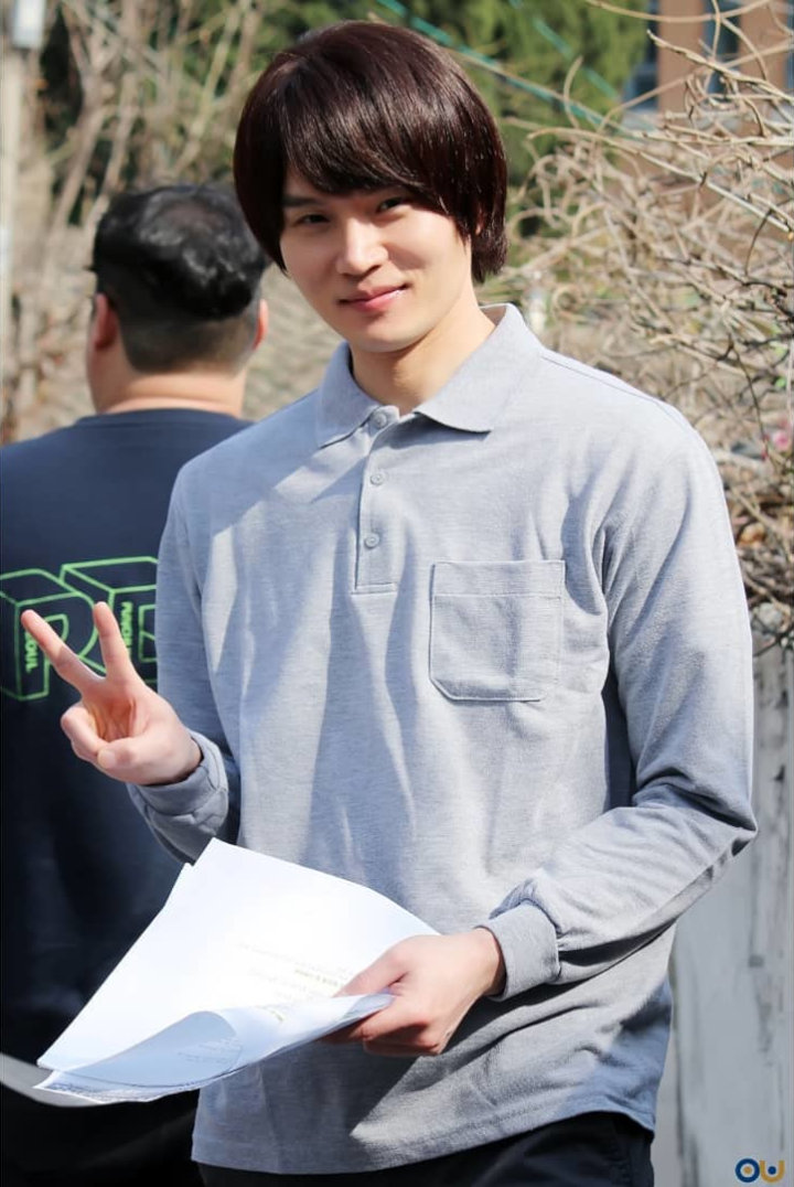 Tetap Ganteng Dengan Poni Panjang