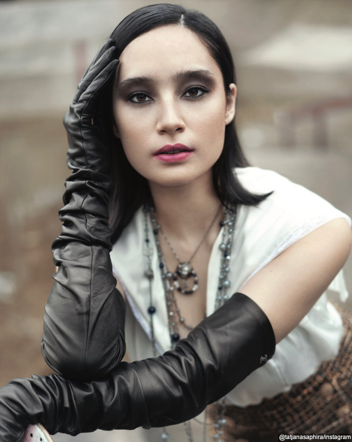 <i>Stand Out</i> Dengan <i>Make Up Gothic</i>