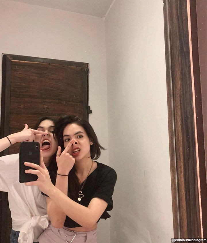 <i>Mirror Selfie</i> Yang Menggemaskan