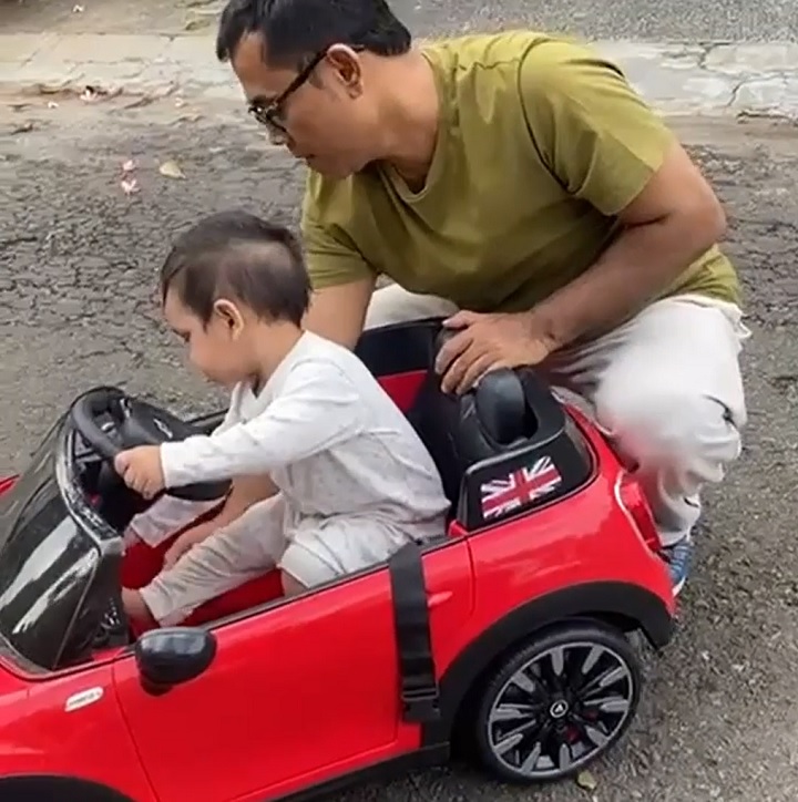 Gala belajar nyetir sama Opa