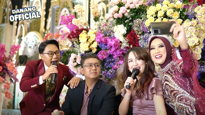 Denny caknan dan Happy Asmara turut meramaikan