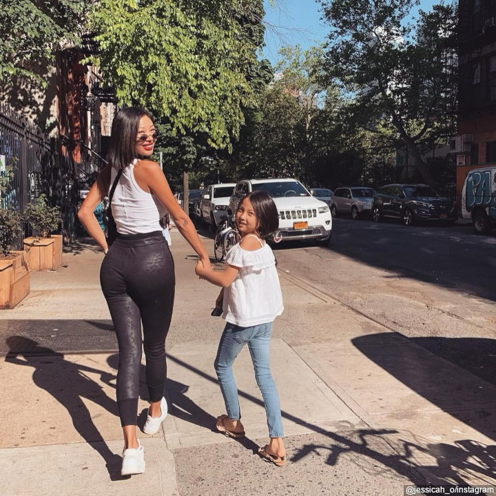 Jessi Dekat dengan anak-anak
