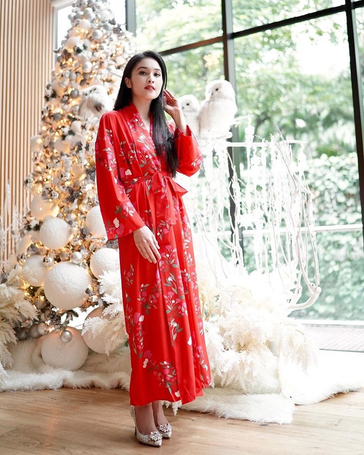 Simpel namun <i>catchy</i> ala Sandra Dewi 