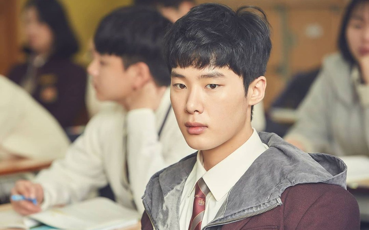 Sederet Potret Kim Dong Hee, Aktor 'Extracurricular' Yang Terbebas Dari Isu Bullying