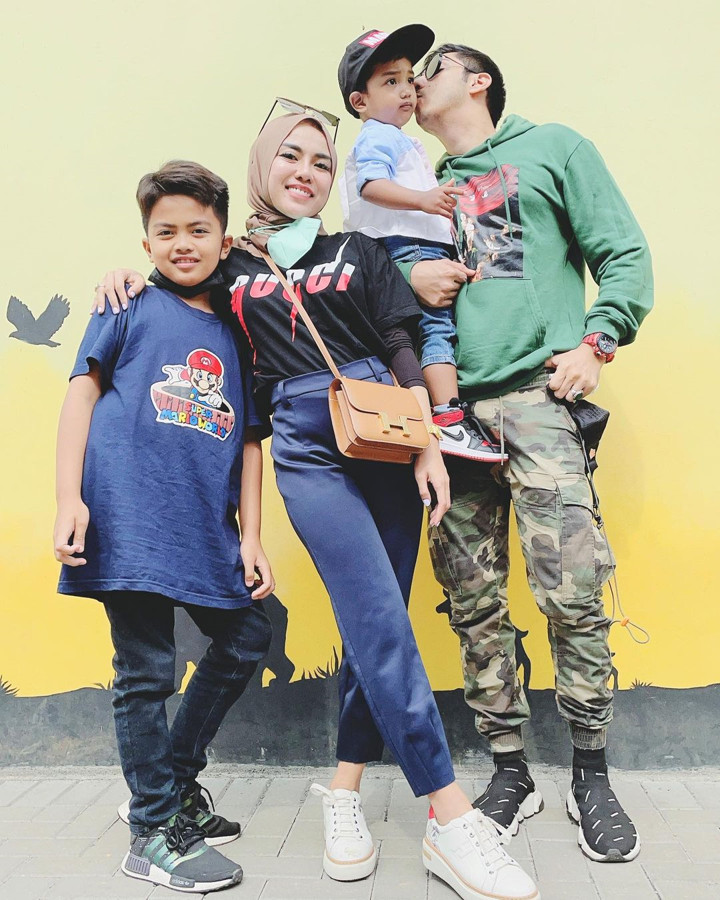 <i>Family first</i>!