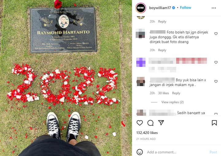 Pose Boy William Ziarah ke Makam Adik Ramai Dikritik, Disebut Tak Beradab