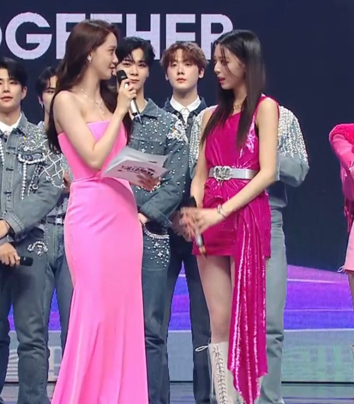 MBC Gayo Daejejun 2021: Sempat Ngobrol, Visual Yoona SNSD dan Yuna ITZY Dibandingkan