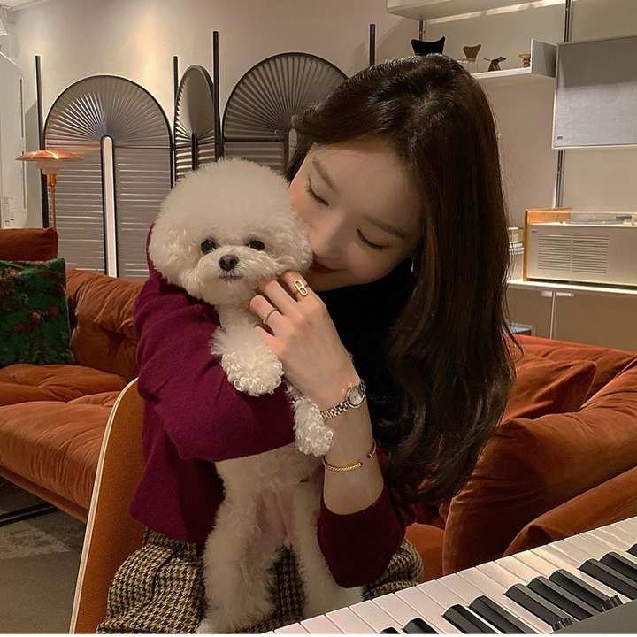 Pose Imut Dengan Anjing Peliharaan