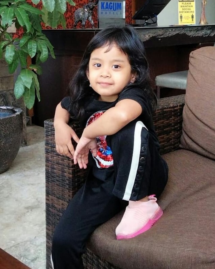 pose nangkring lucu