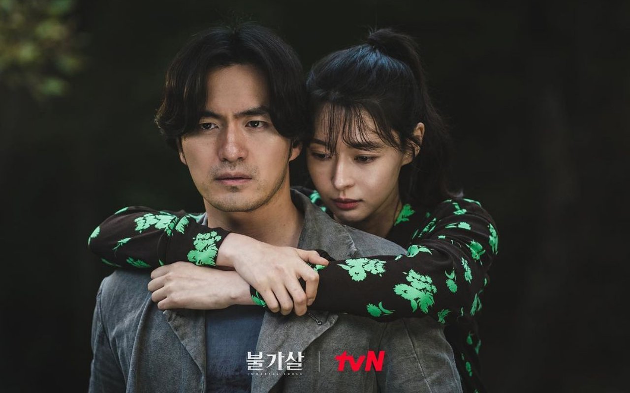 Lee Jin Wook Tunjukkan Reaksi Tak Terduga Saat Lihat Kwon Nara Nangis di 'Bulgasal: Immortal Souls'