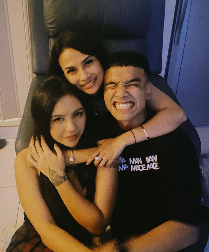 Bertiga bareng Vanessa