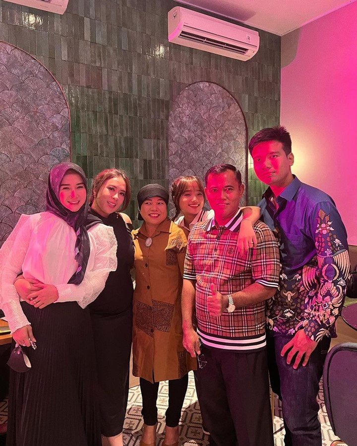 Di momen grand opening produk Juragan99
