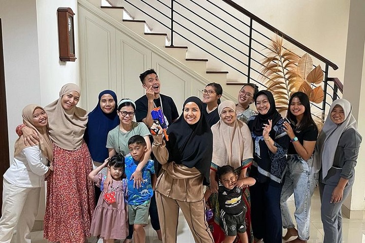 di<i>support</i> keluarga