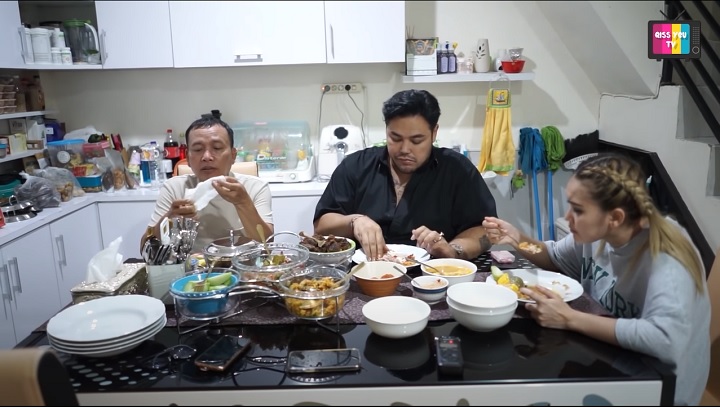 momen makan bersama