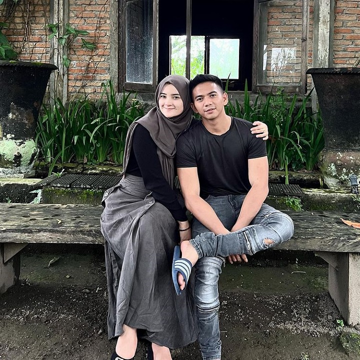 Bucin istri sendiri