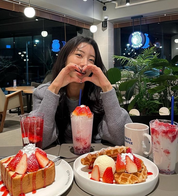doyan buah strawberry