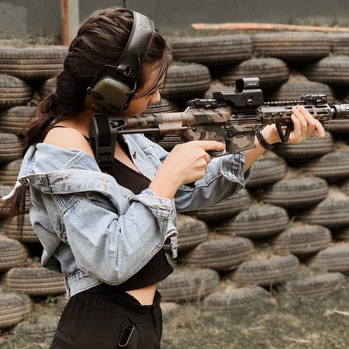 kece saat belajar menembak