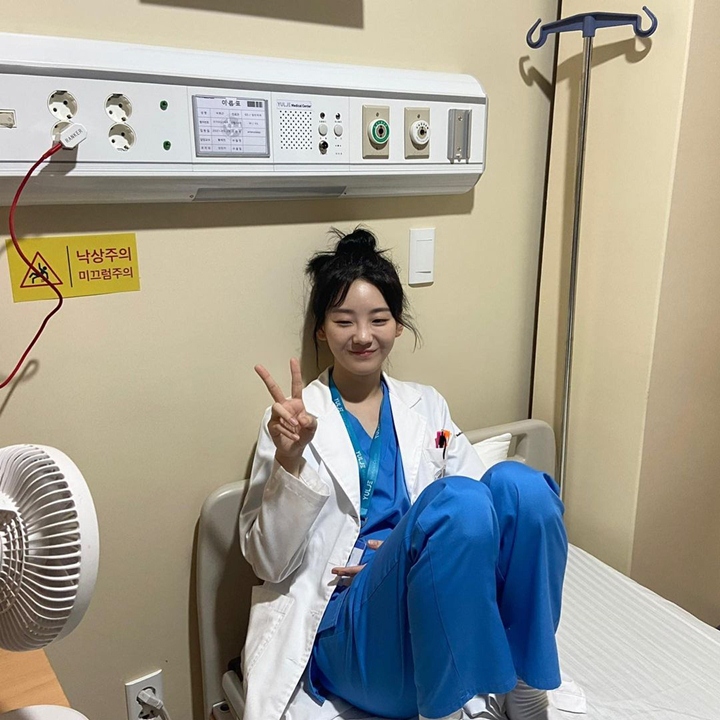 Curi Perhatian di 'Hospital Playlist'