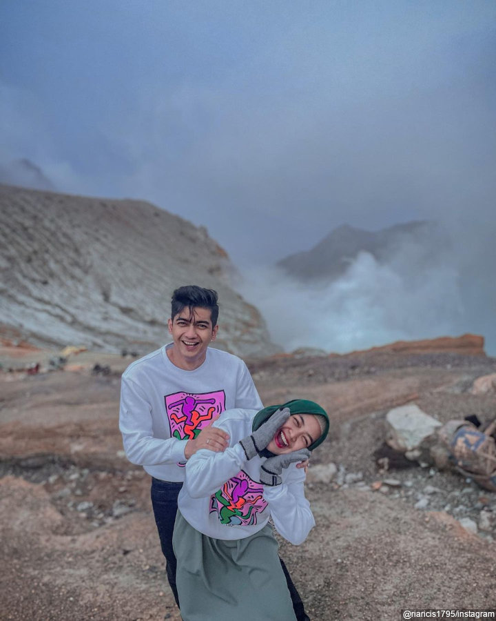 Unyu dengan baju <i>couple</i>