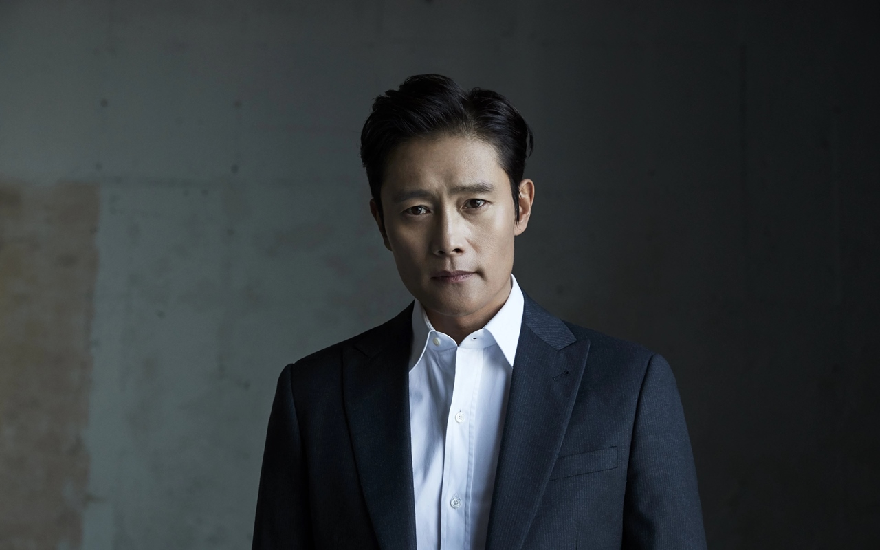 Lee Byung Hun Positif COVID-19, Syuting Drama 'Our Blues' Ditangguhkan