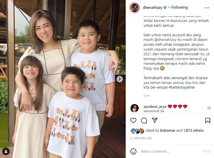 Dhena Devanka Ungkap Alasan Masih Pakai Nama Belakang \'Frizzy\' di Akun IG