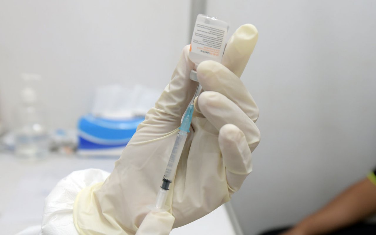 Pancing Minat Lansia untuk Vaksin, Pemkot Tangsel Beri Hadiah Minyak Goreng