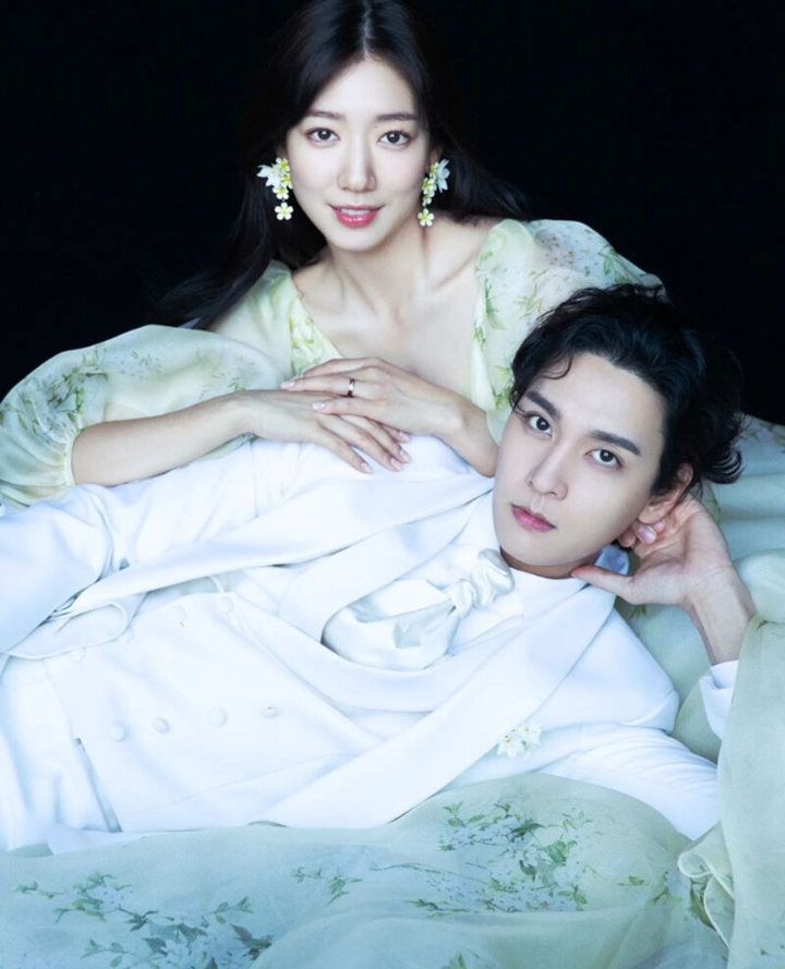 Foto Pernikahan Park Shin Hye dan Choi Tae Joon yang Belum Pernah Dirilis Kini Terungkap