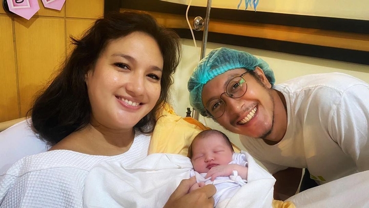 Potret Pertama Bersama Mama dan Papa