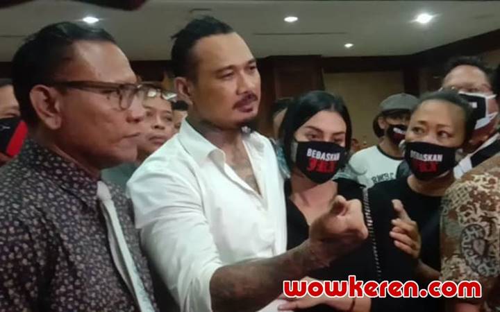 Jerinx SID Santai Divonis 1 Tahun Penjara Dan Denda Rp25 Juta