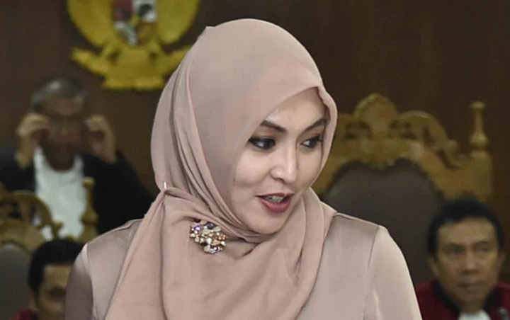 terjun ke dunia politik