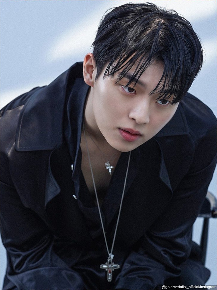 teman sekolah Woonggi TO1 dan Yoo Seon Ho 'Produce 101'