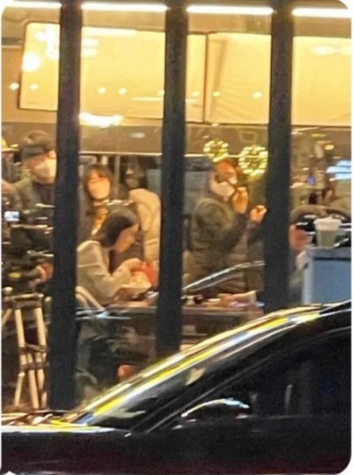 Jelang Nikah, Son Ye Jin Syuting \'Thirty Nine\' Sampai Malam Bikin Fans Khawatir