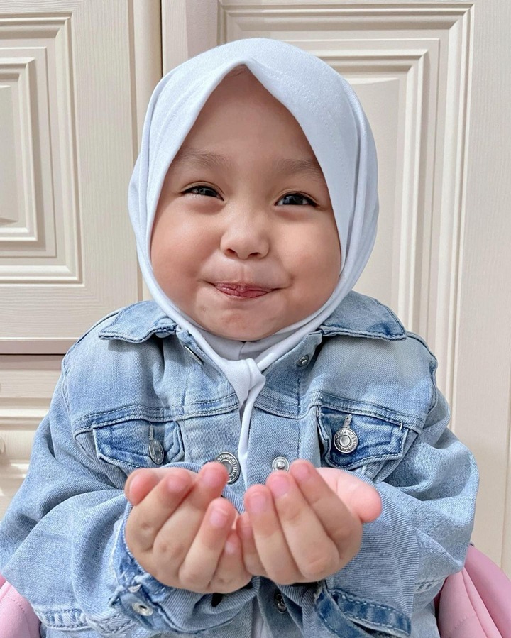 Makin Lucu Dengan Serba Biru