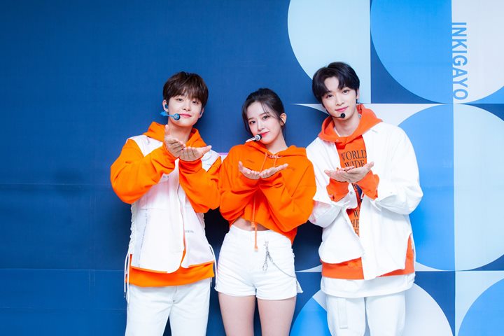 Potret Sungchan NCT, Yujin IVE, dan Jihoon TREASURE di episode perdana mereka sebagai MC \'Inkigayo\'