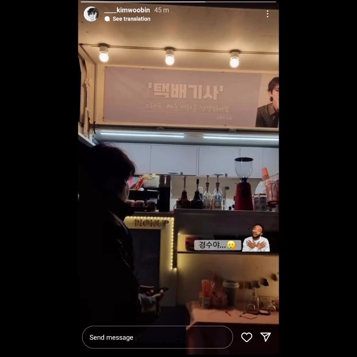 Beri Balasan, D.O EXO Kirimkan Dukungan untuk Kim Woo Bin di Lokasi Syuting \'Black Knight\'