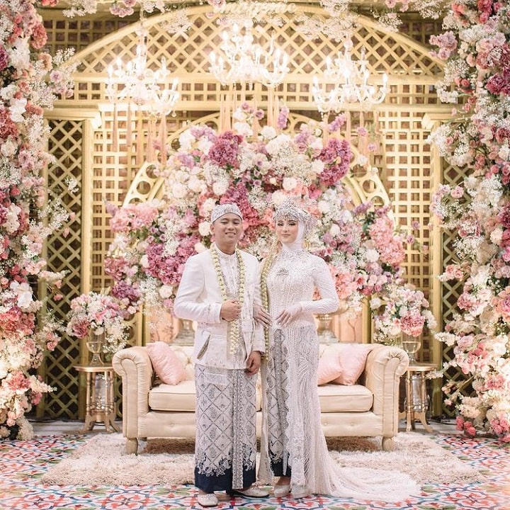 resmi menikah