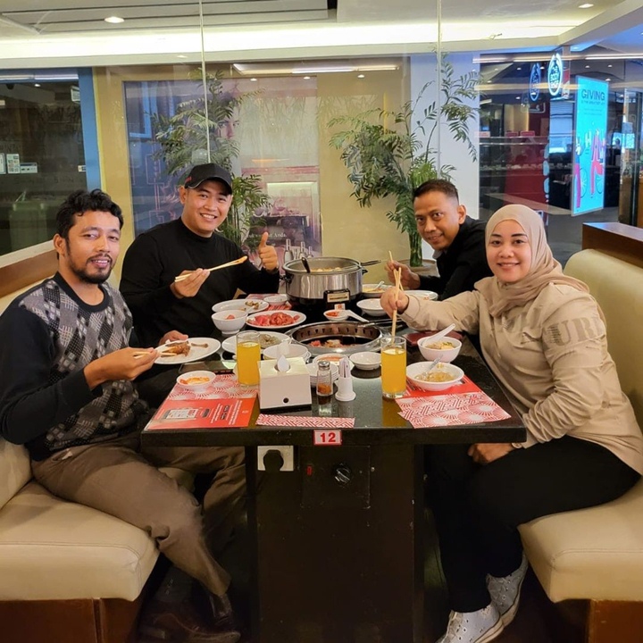 <i>Hang Out</i> Bersama Teman