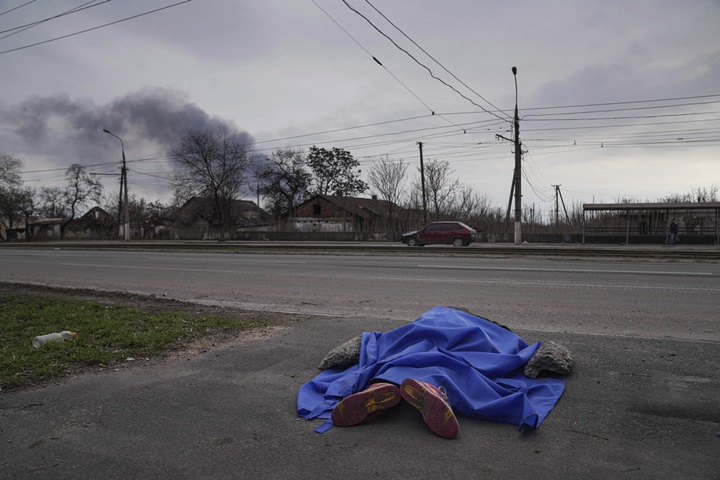 Jenazah di Pinggir Jalanan Mariupol Ukraina
