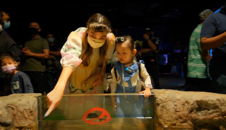 Luna sabar momong Lala