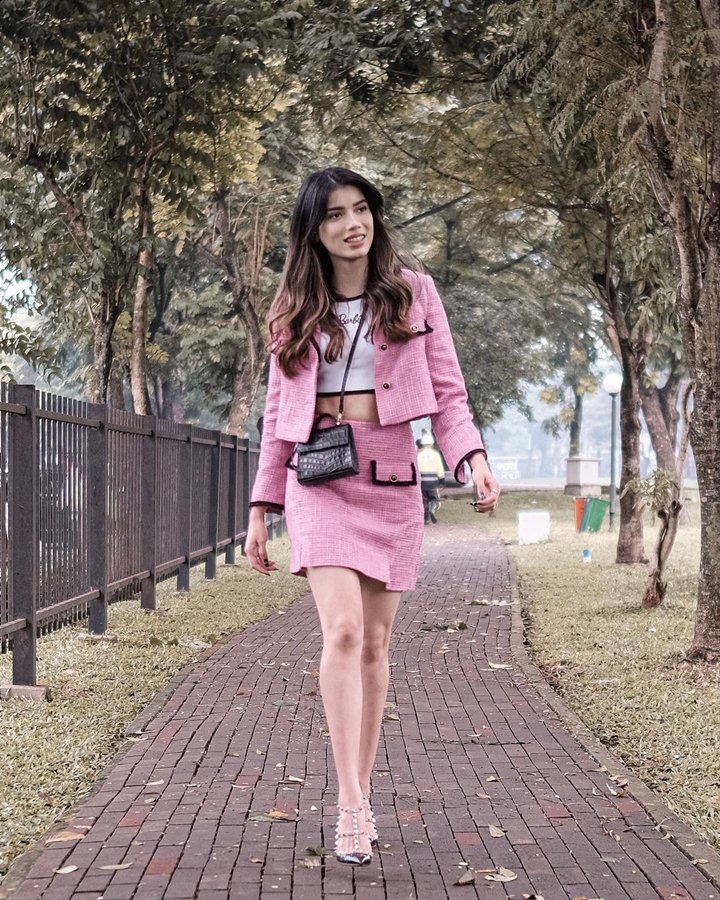 Baju <i>Branded</i> Ala Sabrina