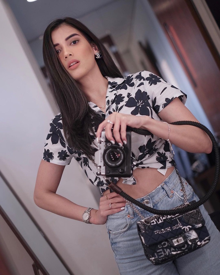 <i>Mirror Selfie</i> Unik