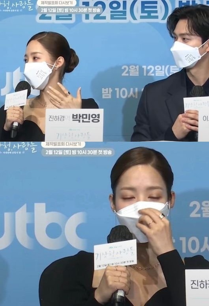 Beda Ukuran Wajah Park Min Young dan Song Kang Jadi Perbincangan