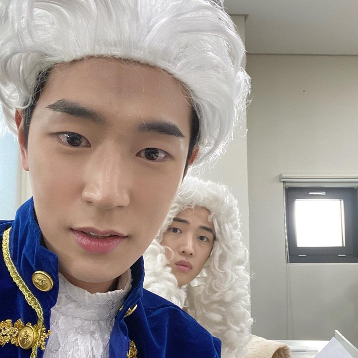 Super <i>cute</i> dengan wig