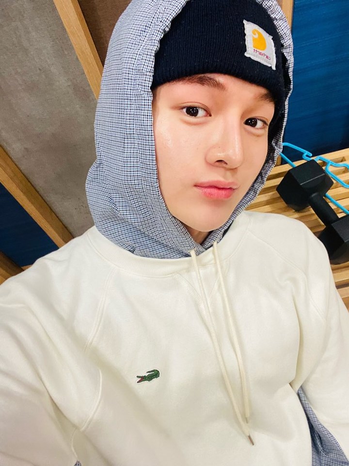 Pecinta <i>Hoodie</i> dan <i>Beanie Hat</i>