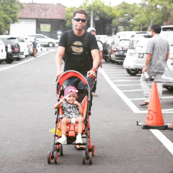 <i>Daddy's on duty</i>