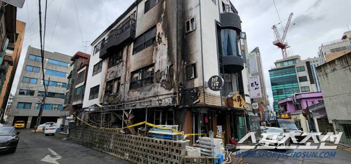 Gedung Latihan Boy Grup Rookie TAN Dilaporkan Terbakar Hingga Alami Rusak Parah